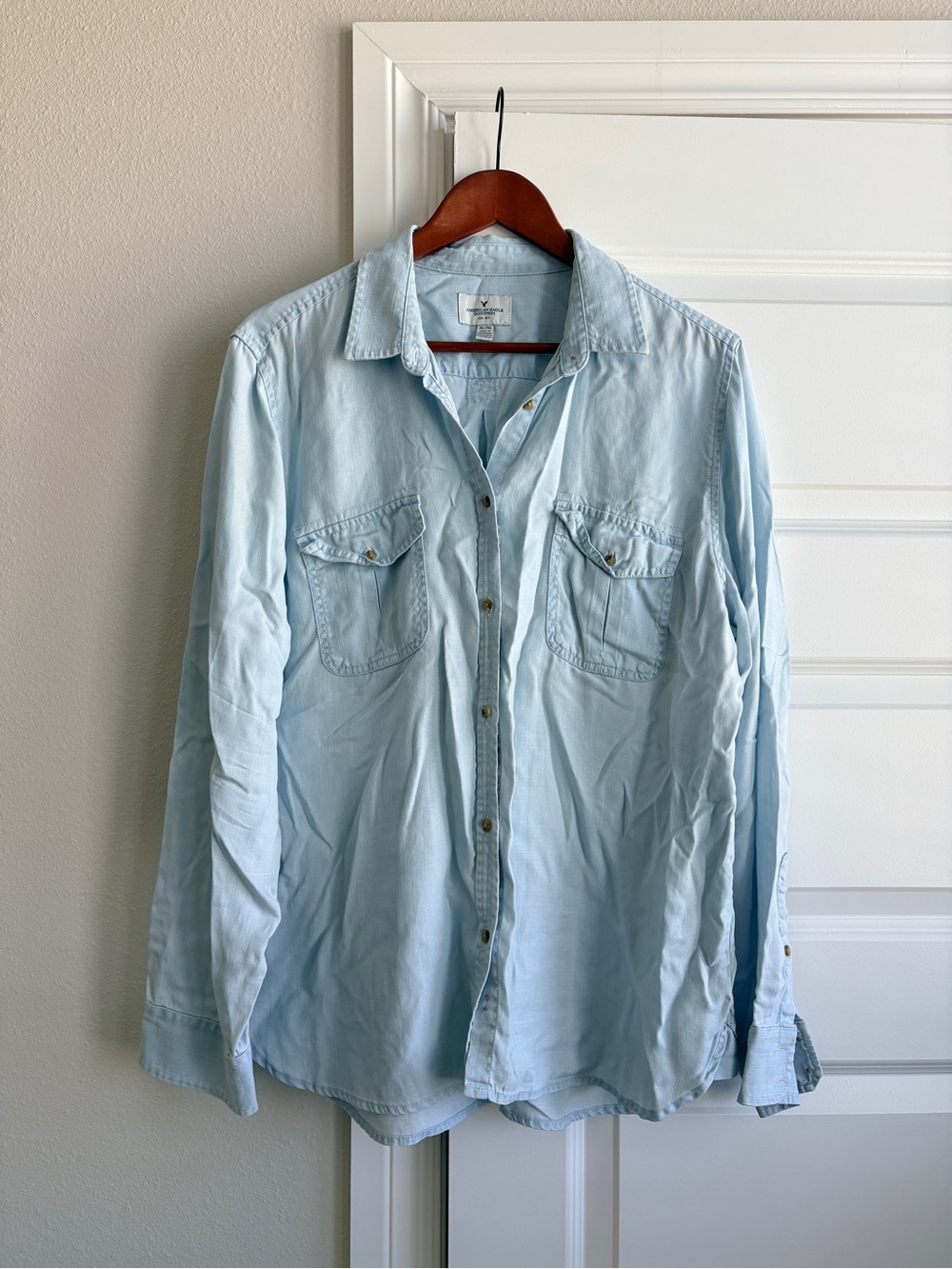American Eagle XL Outfitters Light Blue denim Chambray Button-Down Shirt